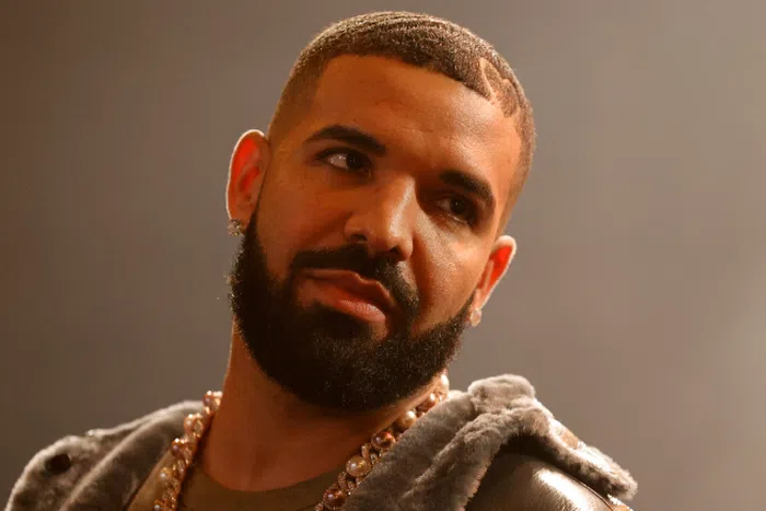 Drake Hits 300 Songs Over 100M Streams on Spotify